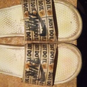 Nike flip flops
